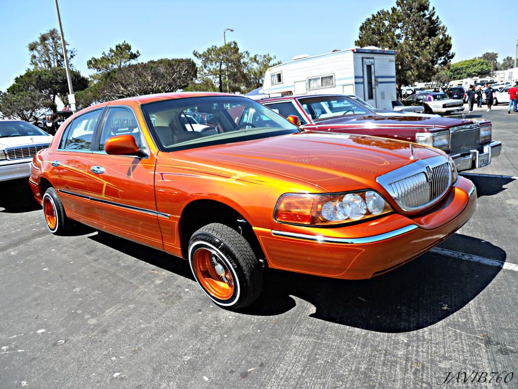 98 LINCOLN TOWN CAR. MUST GO NOW!