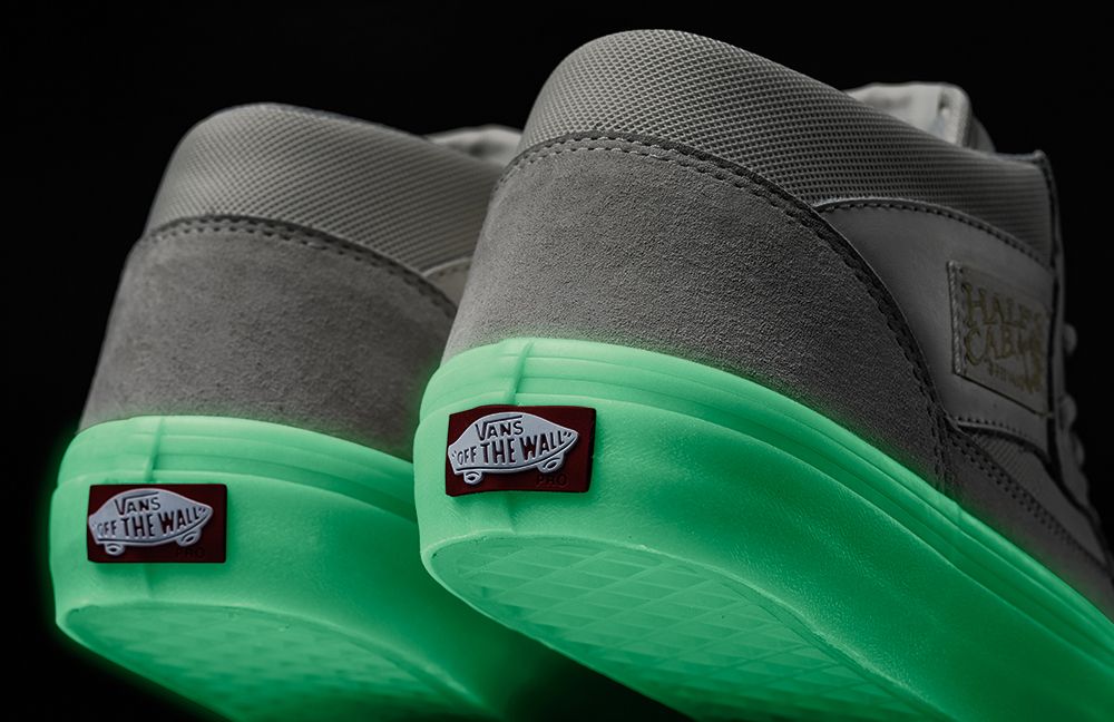 photo FA17_Skate_HalfCabPro_VN0A38CPP9Q_PyrCntWhtGlw_macro3_glow_zpskbwvdabc.jpg