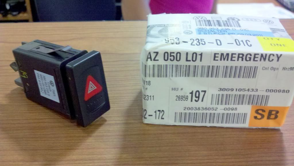 Replacing Turn Signal/Hazard Switch Relay on Passat B5