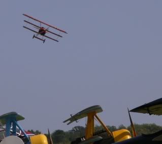 http://i290.photobucket.com/albums/ll247/drrivah1/September%2025%202010%2042VA%20Airshow/Dr1FlybyRedDr1Crop.jpg