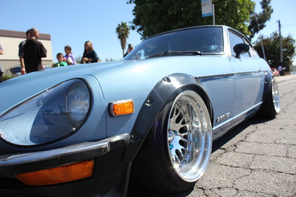 Saw this Datsun 260 today slammed w offset rollers stance is so proper 