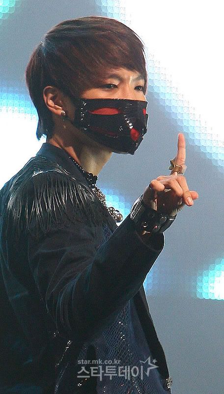 http://i290.photobucket.com/albums/ll256/veronjamiesuki/2PM/7.jpg