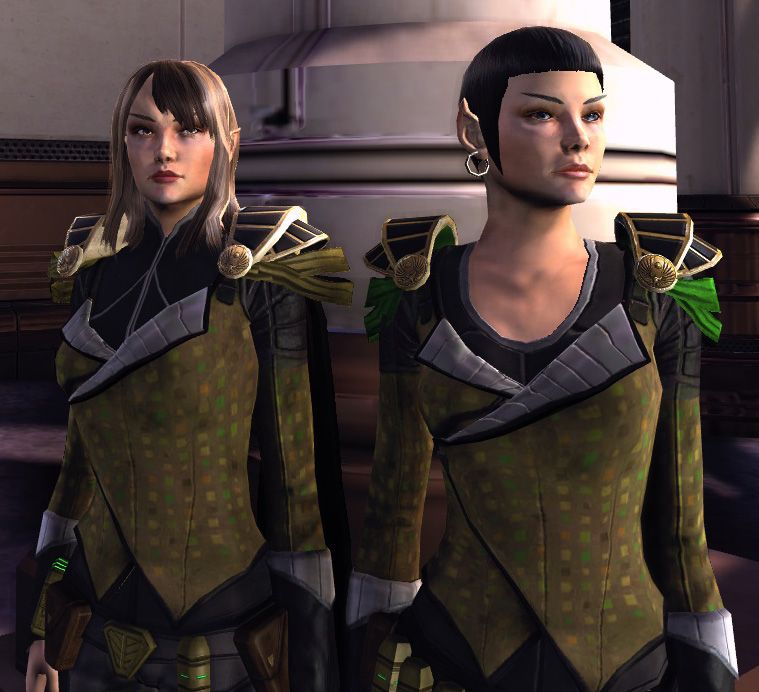 Romulan_shoulder_pads_01_zps14162f18.jpg~original