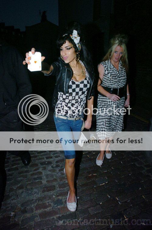 http://i290.photobucket.com/albums/ll241/sinalovesamy/amy_winehouse_1952156.jpg