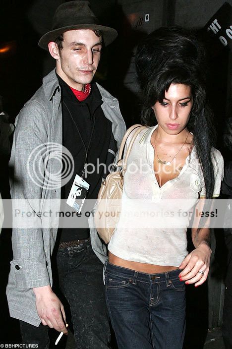 http://i290.photobucket.com/albums/ll241/sinalovesamy/winehouseBBHPIC_468x704.jpg