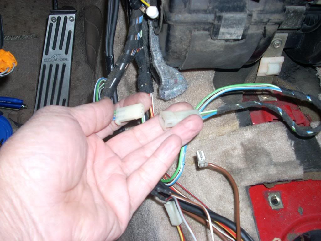 ... ground comes from pin 1 through the auto range lever and not pin 3 as explained in the E28 write-up. Perhaps the E28 and E24 are different in that area.