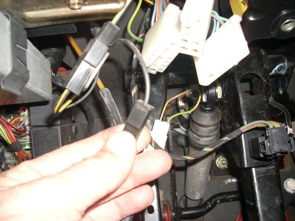 ... ground comes from pin 1 through the auto range lever and not pin 3 as explained in the E28 write-up. Perhaps the E28 and E24 are different in that area.
